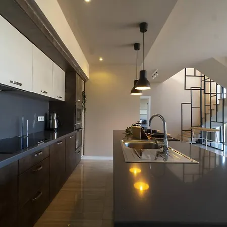 3 Bedroom With Great View Close To Marina 3 *