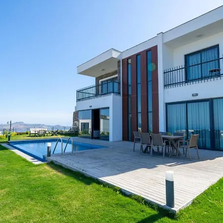 Villa 3 Bedroom With Great View Close To Marina 3 *
